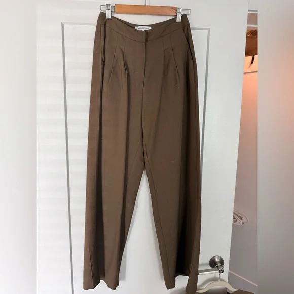 WeWoreWhat Scoop Tailored Vest & Pant Set - Picture 13 of 15